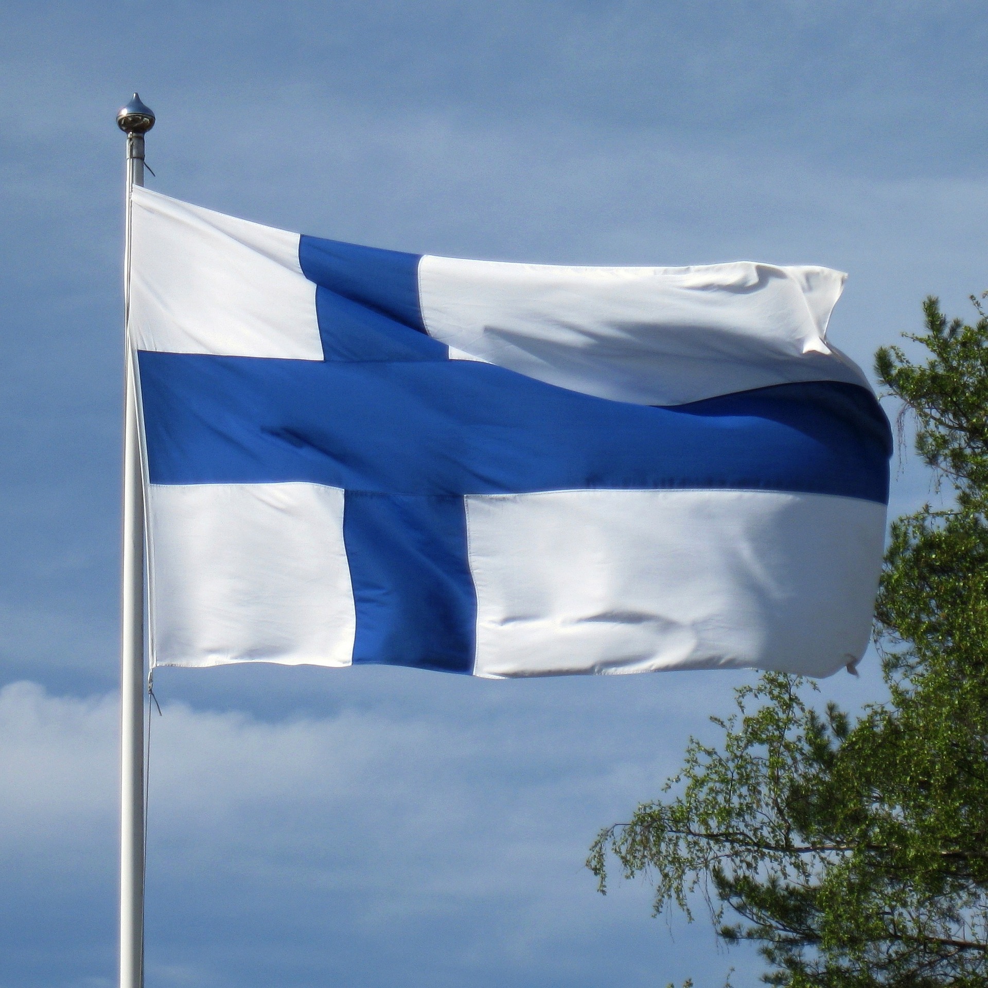 Finnish flag. Photo by Hietaparta on Pixabay.