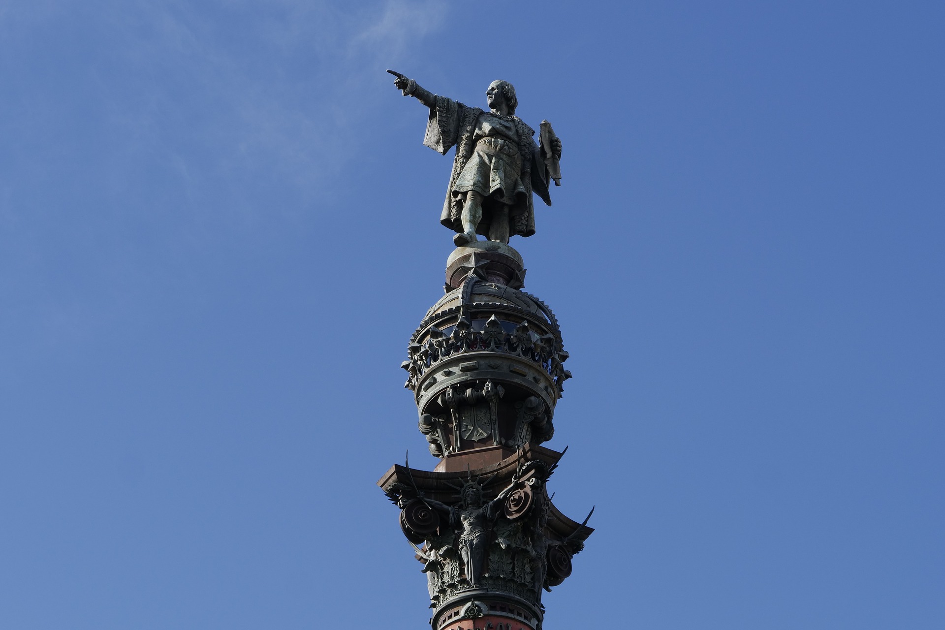 Statue of Christopher Columbus. Photo by nosolomarcas on Pixabay.