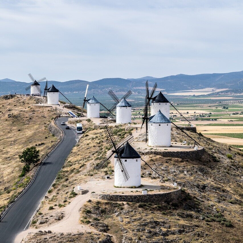 Consuegra windmills, Photo by Javier Alamo on Pixabay