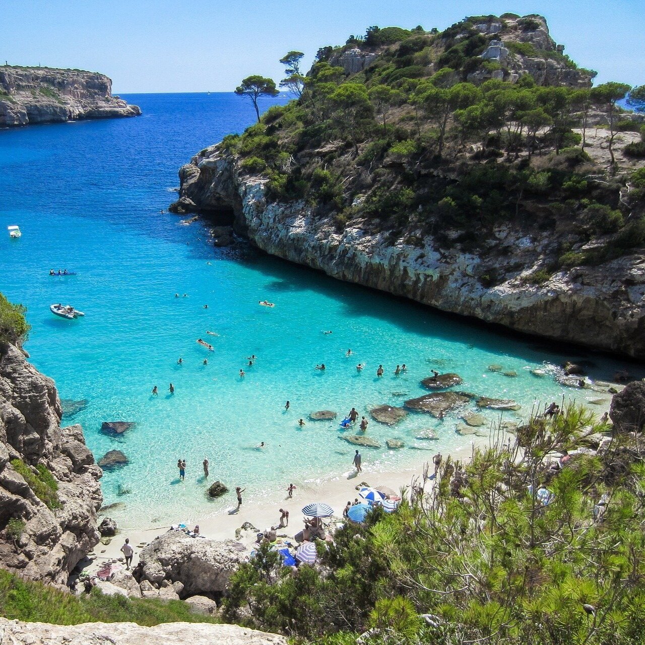 Beach in Mallorca. Photo by fahi on Pixabay