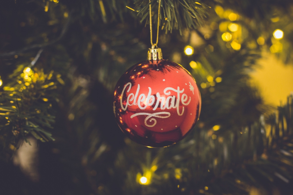 Christmas ornament with celebrate. Photo source by Nubia Navarro on StockSnap