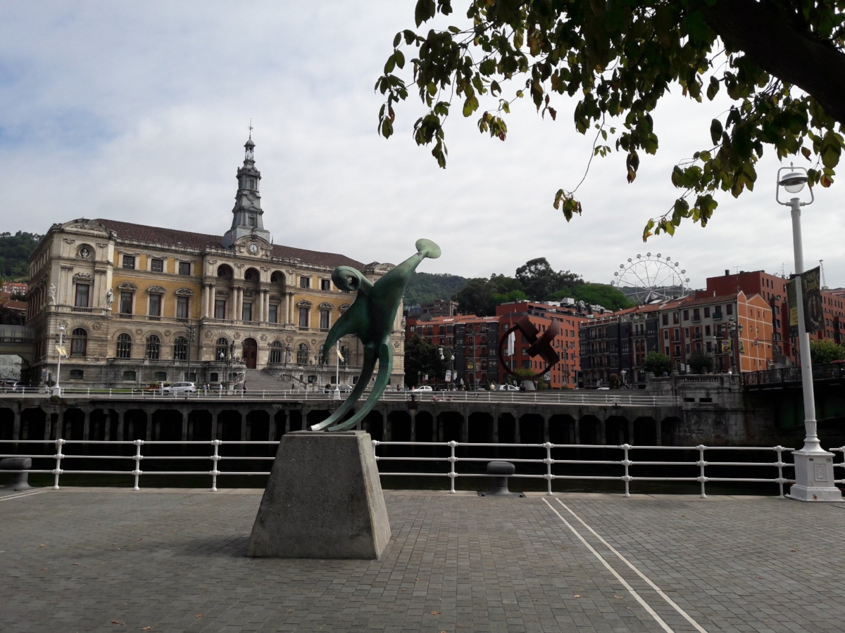 Bilbao estuary and art