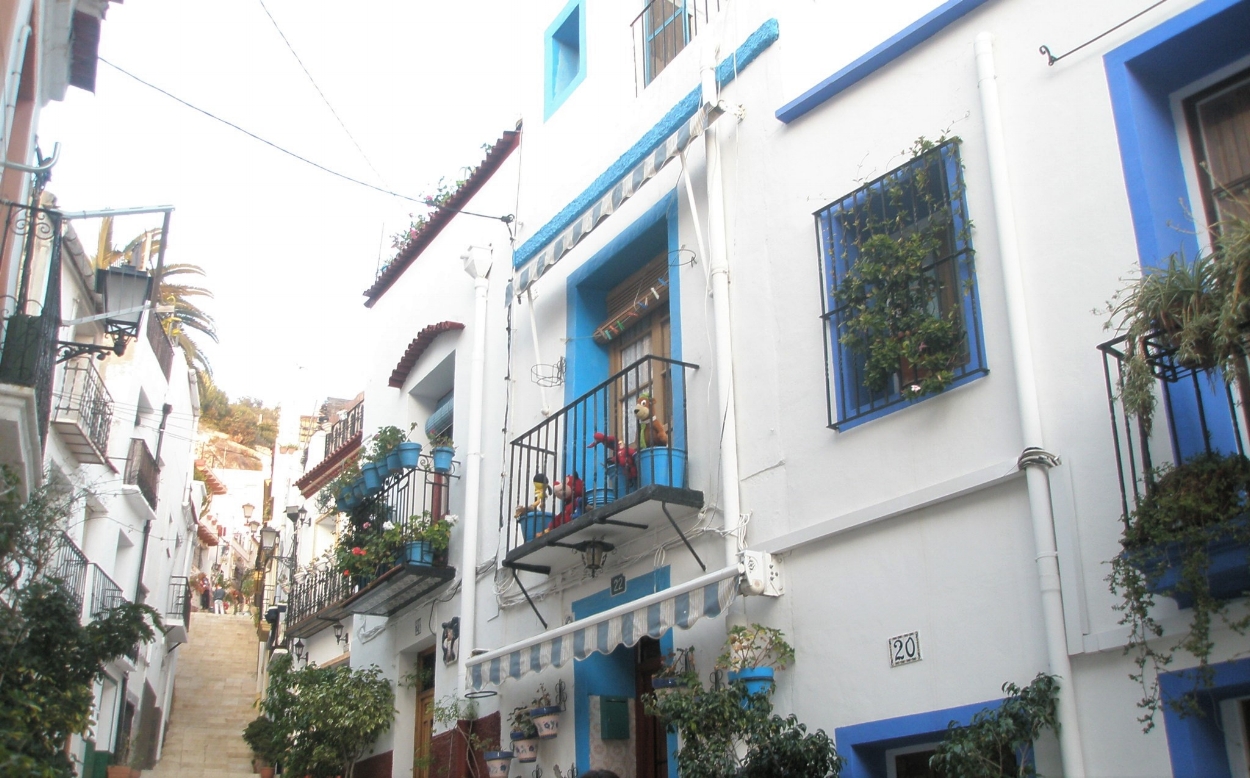 Get lost in this neighborhood of traditional white Spanish houses.